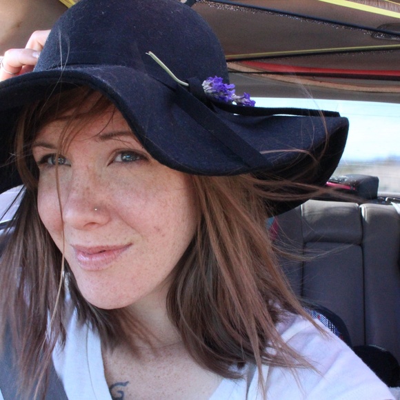 Meet your Posher: Janey - Picture 3 of 8